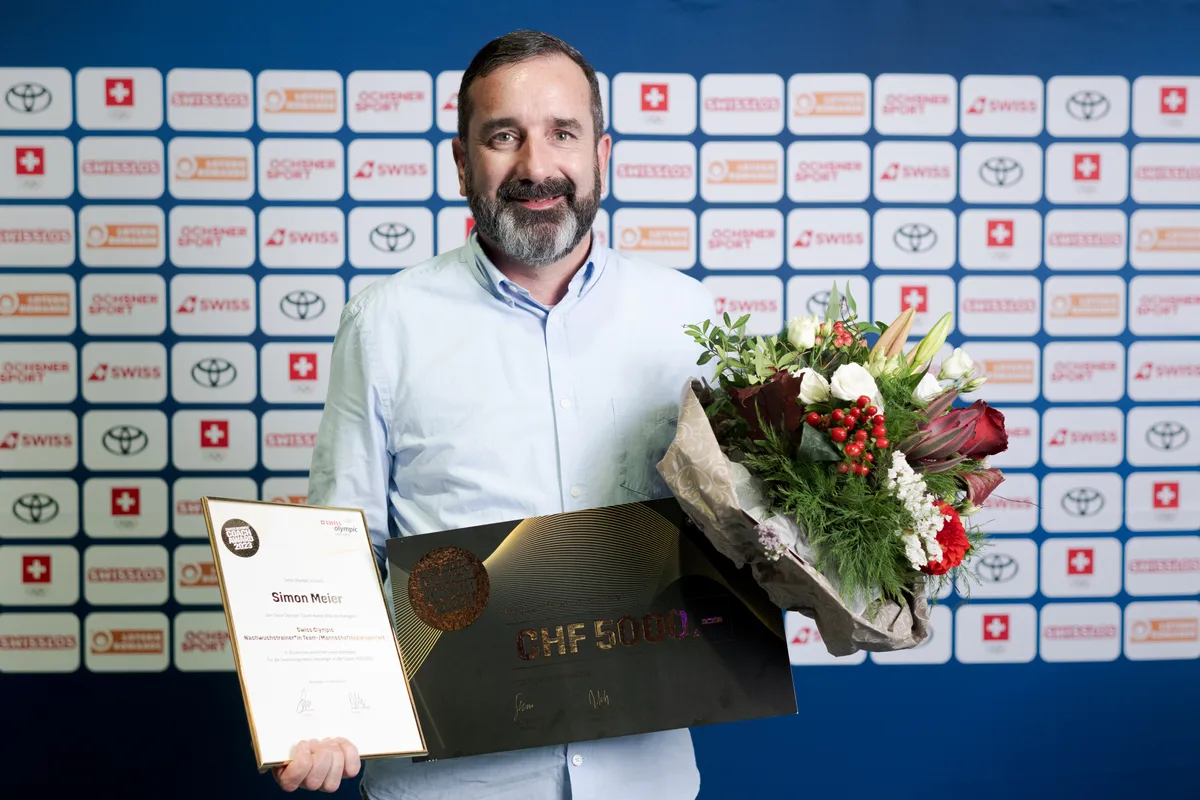 Simon Meier, Swissunihockey (Unihockey), Gewinnerin der Kategorie Team-/Mannschaftsspielsportart im Rahmen des «Swiss Olympic Coach Award 2023 am Dienstag, 24. Oktober 2023 in der Sport-Toto-Halle, Magglingen. (SWISS OLYMPIC/KEYSTONE/Dominic Bruegger)